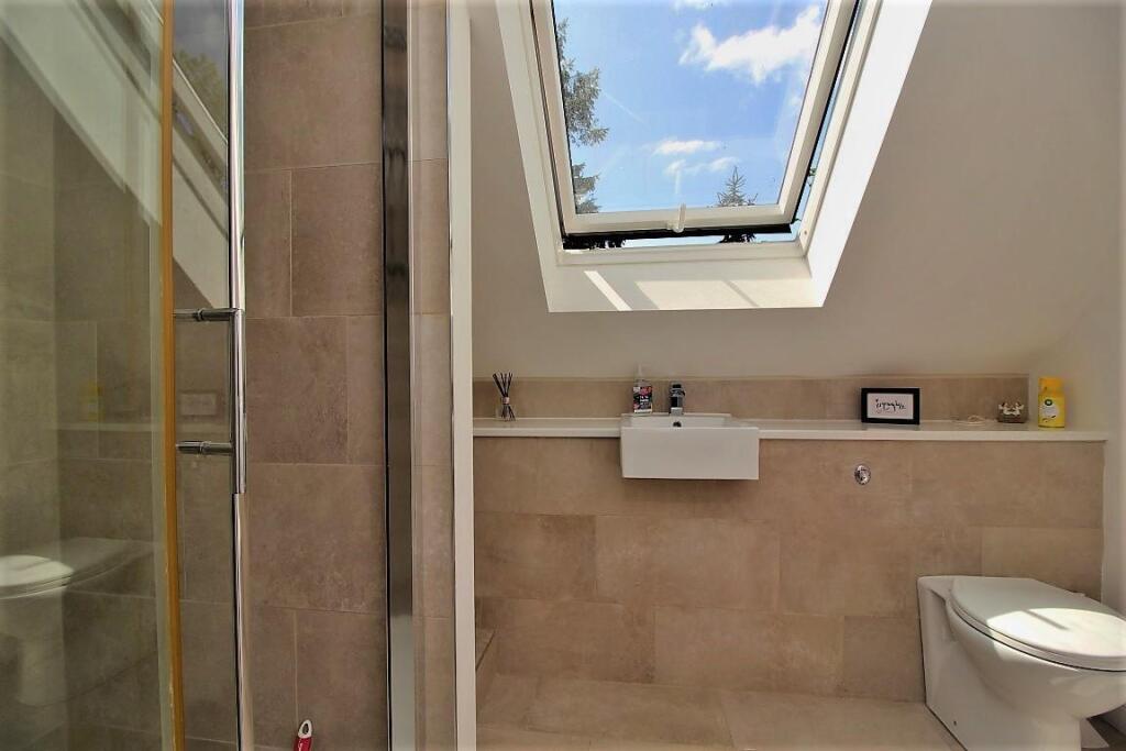 En-suite to Main Bedroom