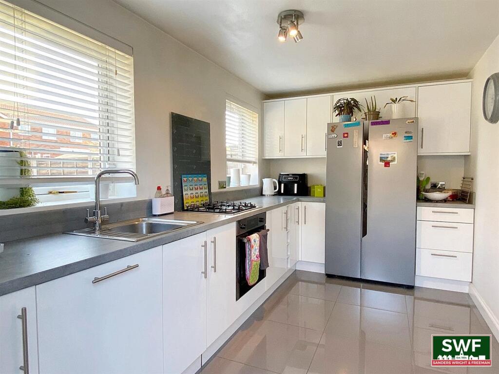 Kitchen5.jpg