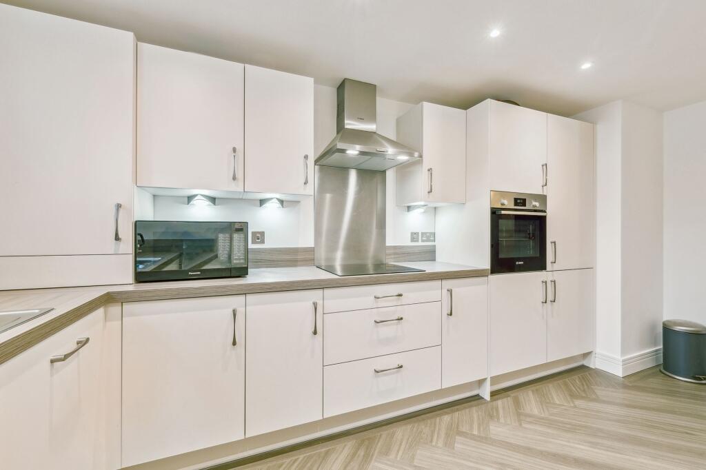 Kitchen / Dining Area