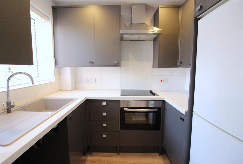 St Georges Court - Kitchen - 1.jpg