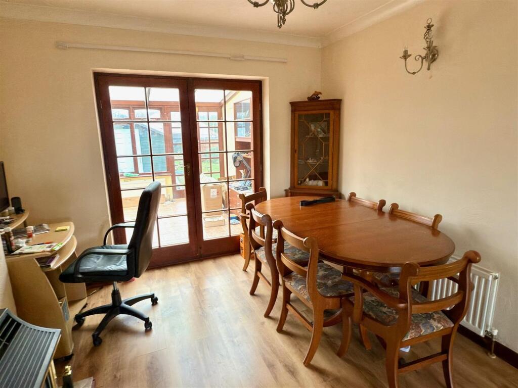 DINING AREA.jpg