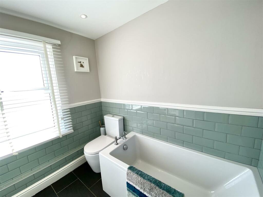FAMILY BATHROOM