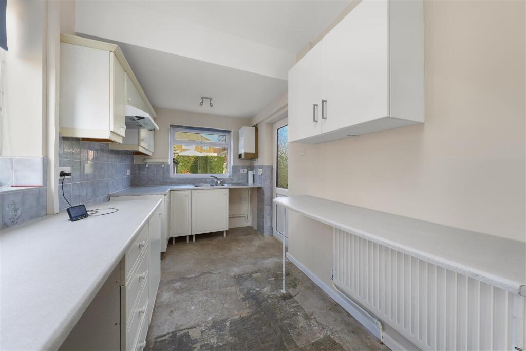 Kitchen2.jpg