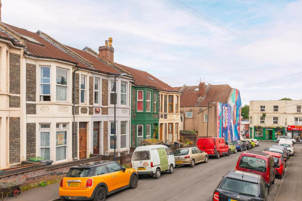 0C6REN - External A.jpg