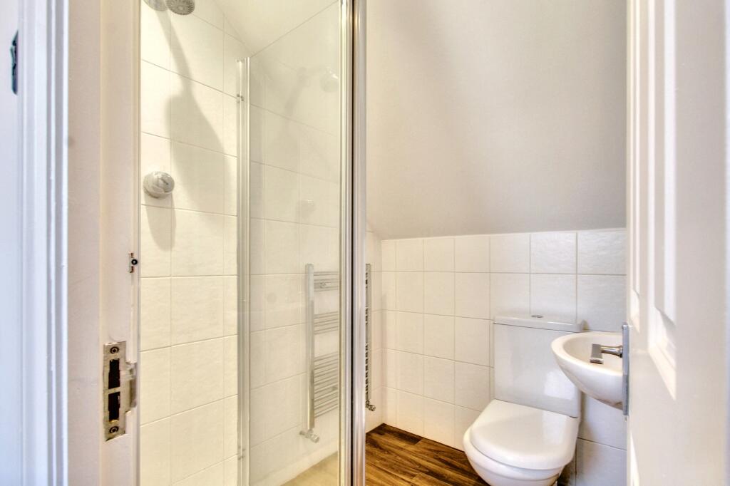 10.bathroom 2.jpg