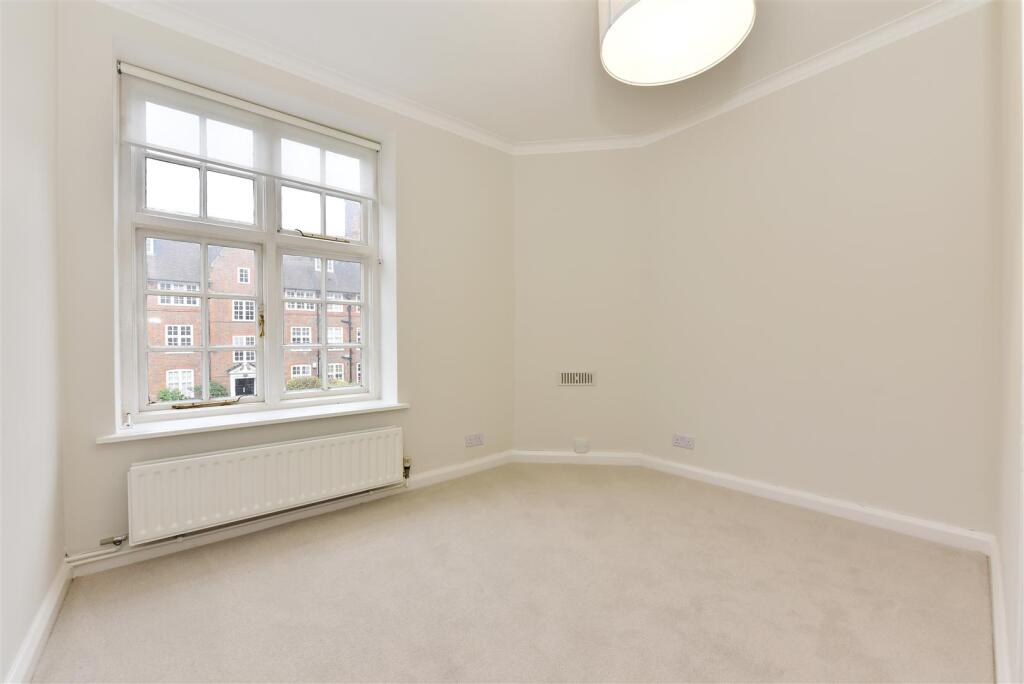 Flat 56, Heathcroft (3).JPG
