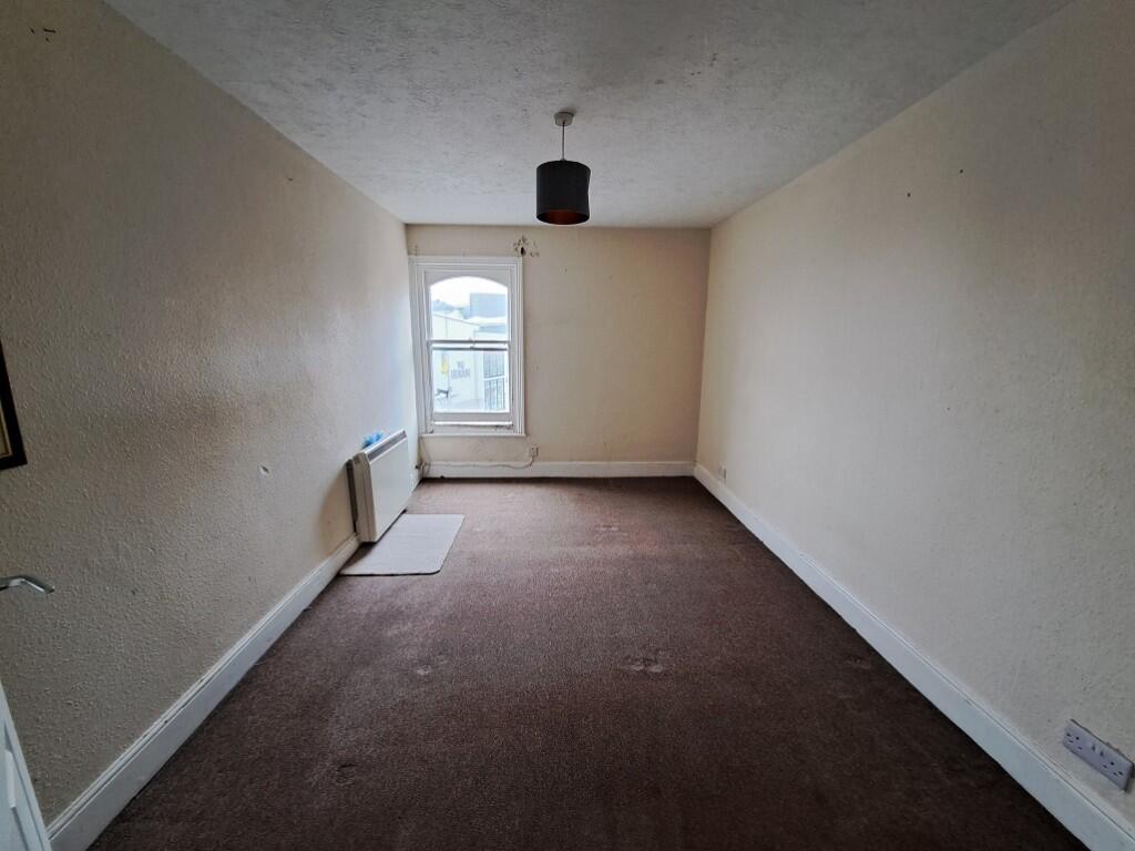 DOUBLE BEDROOM
