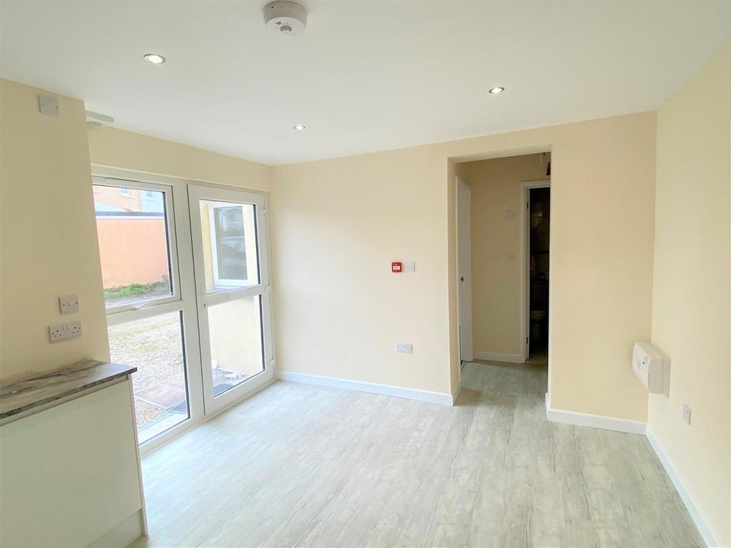 2, 8 Mayfield Road Kitchen