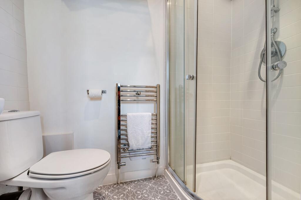 Principal Bedroom En-suite