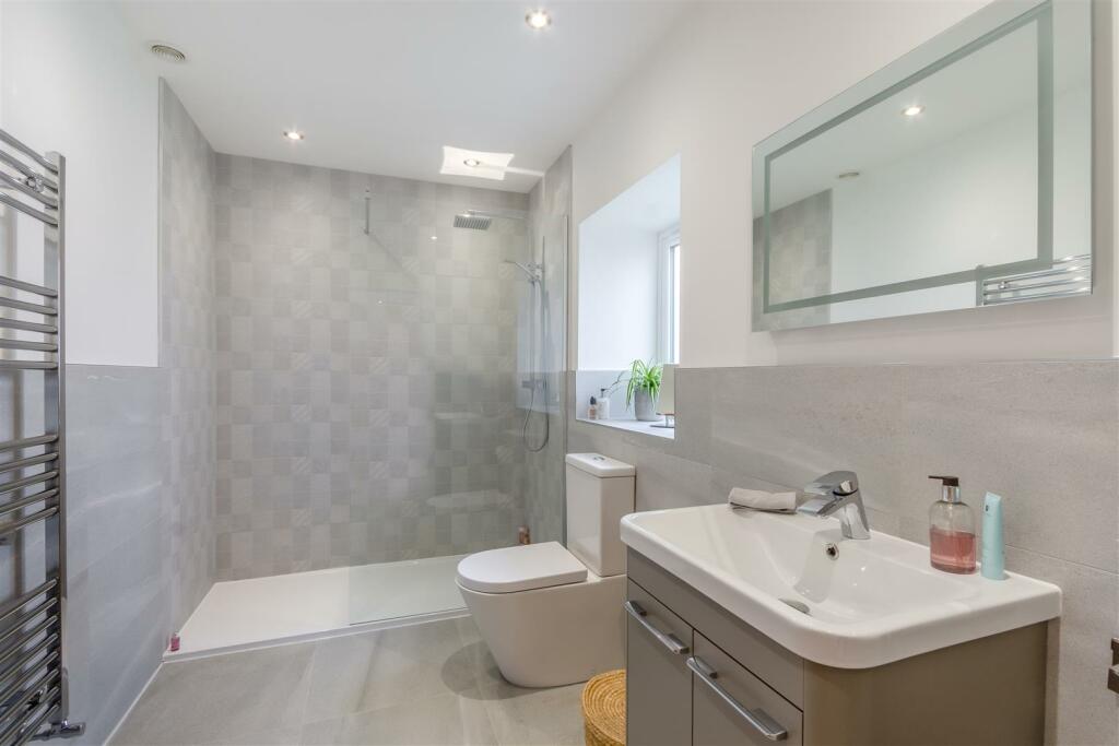 8583926-interior63.jpg