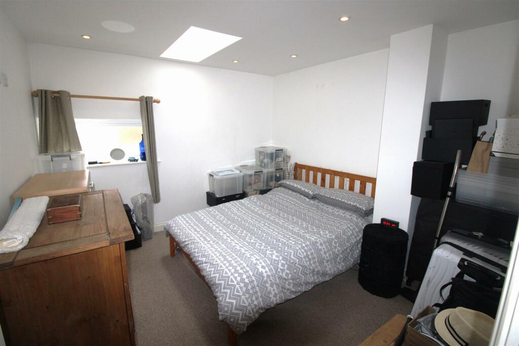 bedroom.JPG