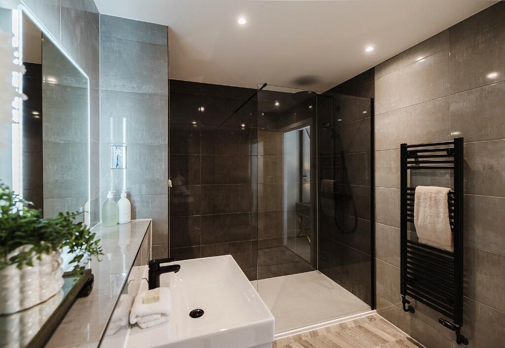 Bedroom 1 en-suite