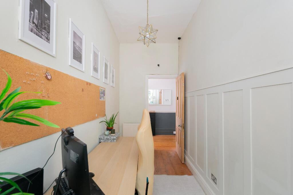 0C8RKE - Office A.jpg