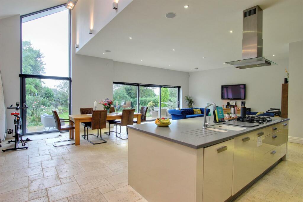 COMBINED KITCHEN, DINING &amp; DAY ROOM