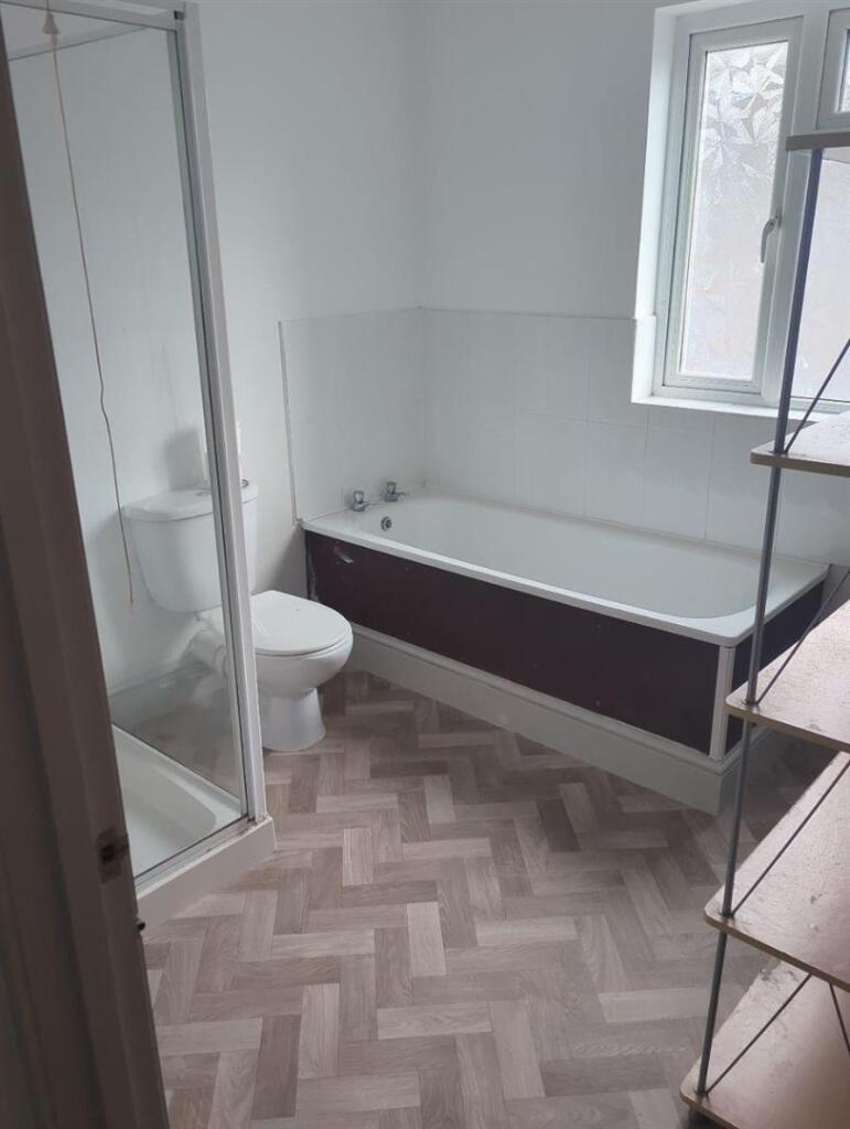 11-Bathroom_2-0001.jpg