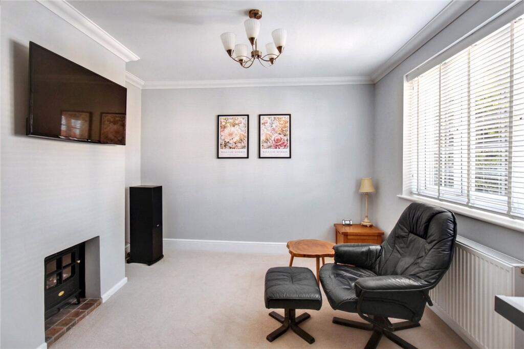 SNUG/BEDROOM 4