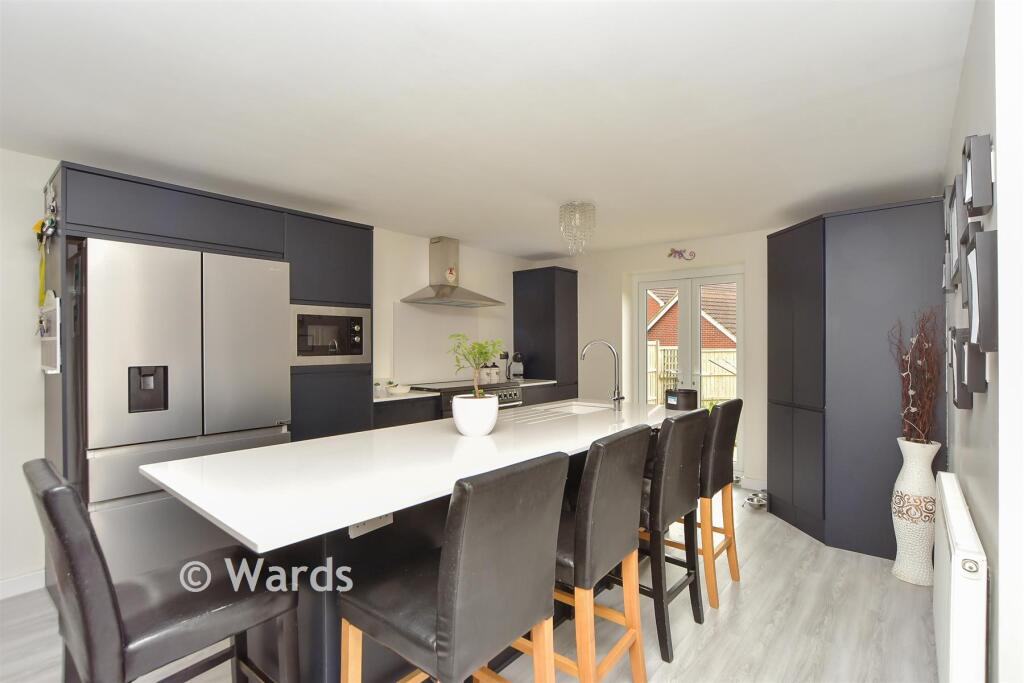 Kitchen/ Dining Area