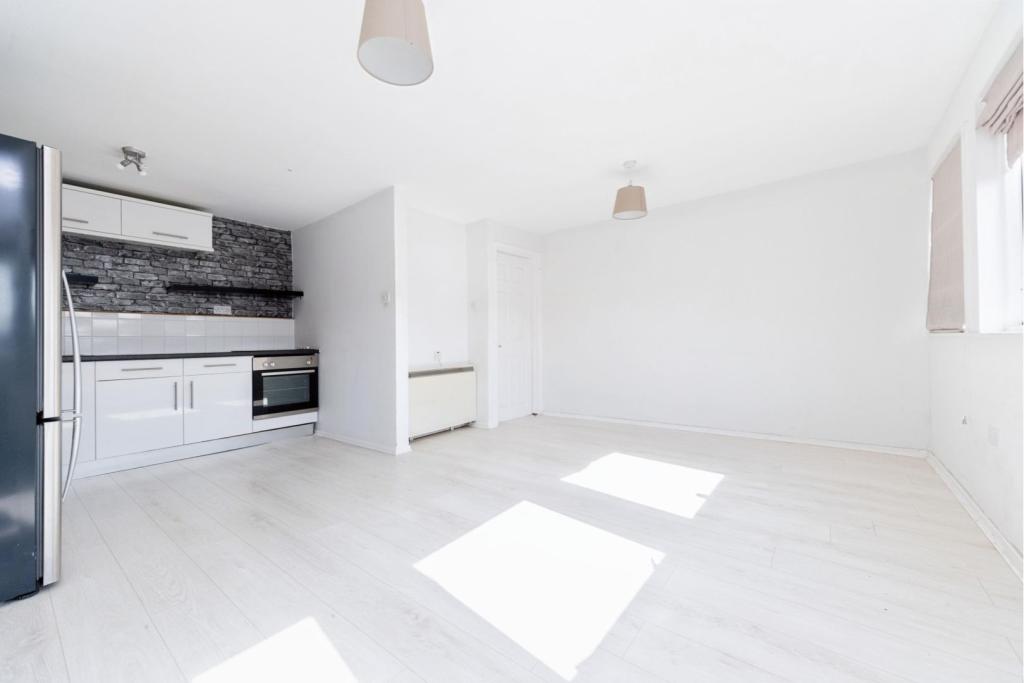 Lounge / Kitchen