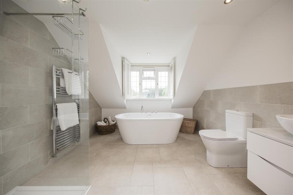 Modern Family Four Piece Bathroom