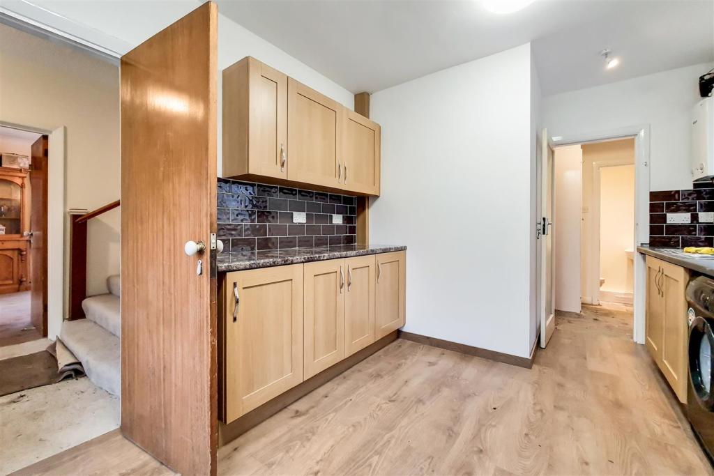 5_Kitchen-1.jpg