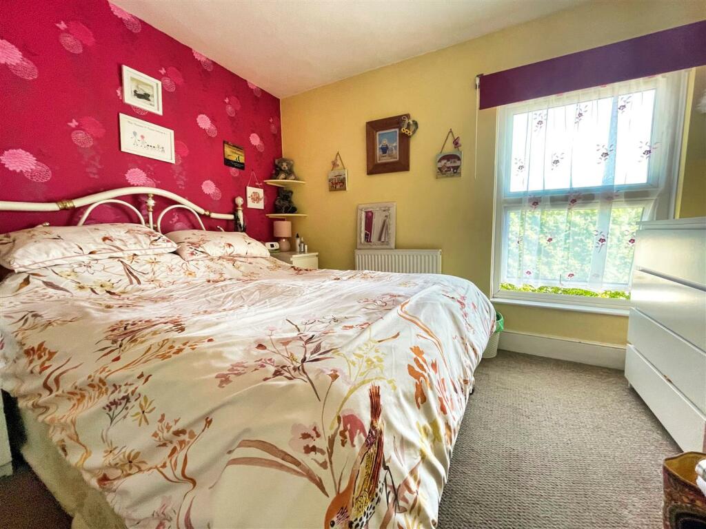 Bedroom 1.jpg