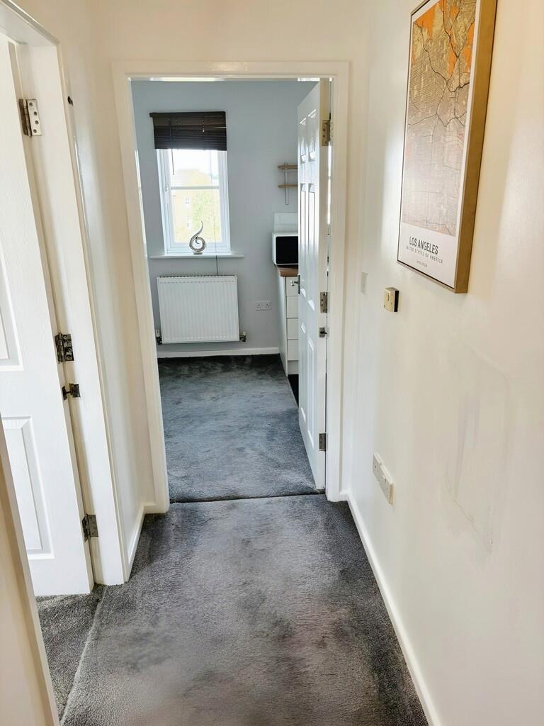 9861140e-WhatsApp...