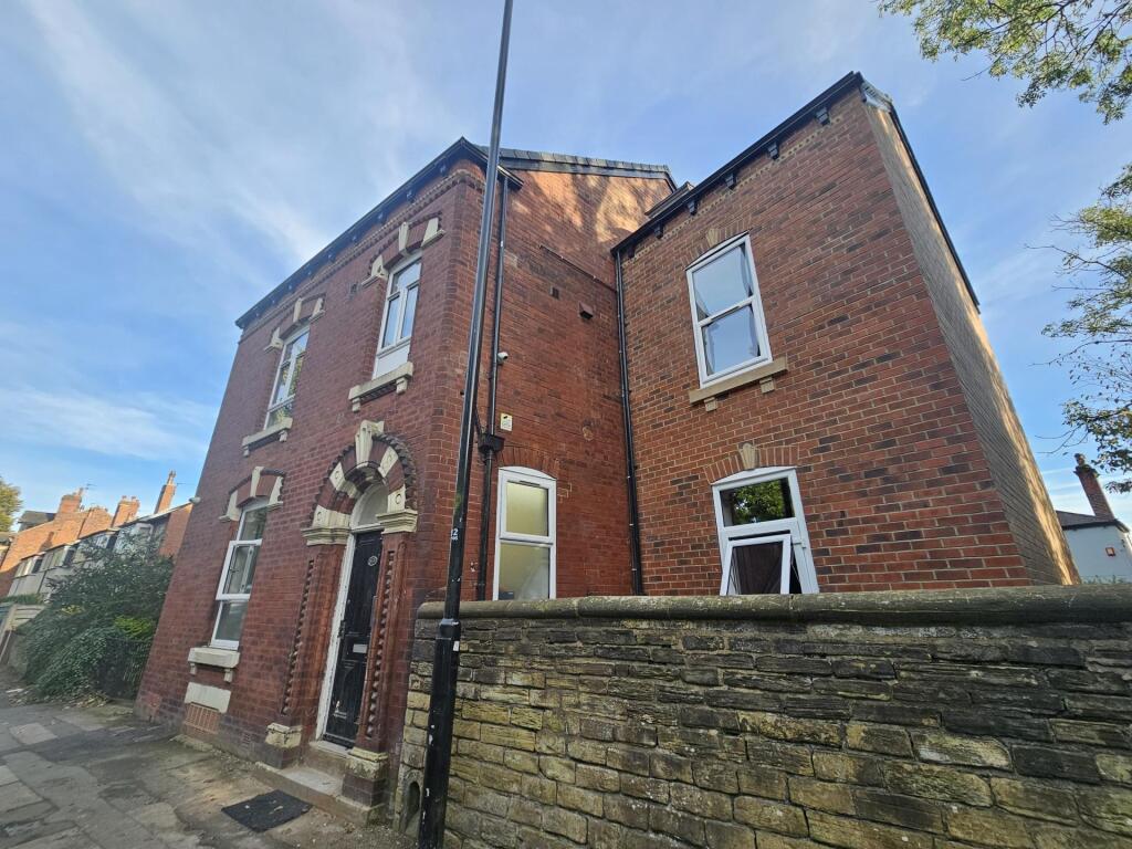 Charming traditional red-brick semi-detached ho...