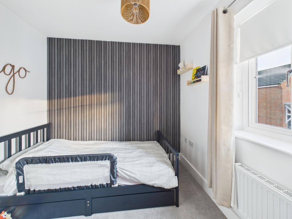 16. CAM04922G0-PR0088-STILL019