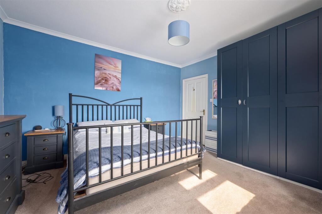 4 Preston Crescent 025.JPG