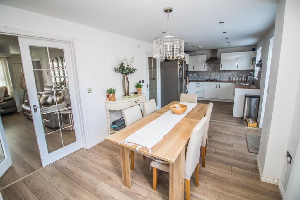 Kitchen/Dining. 