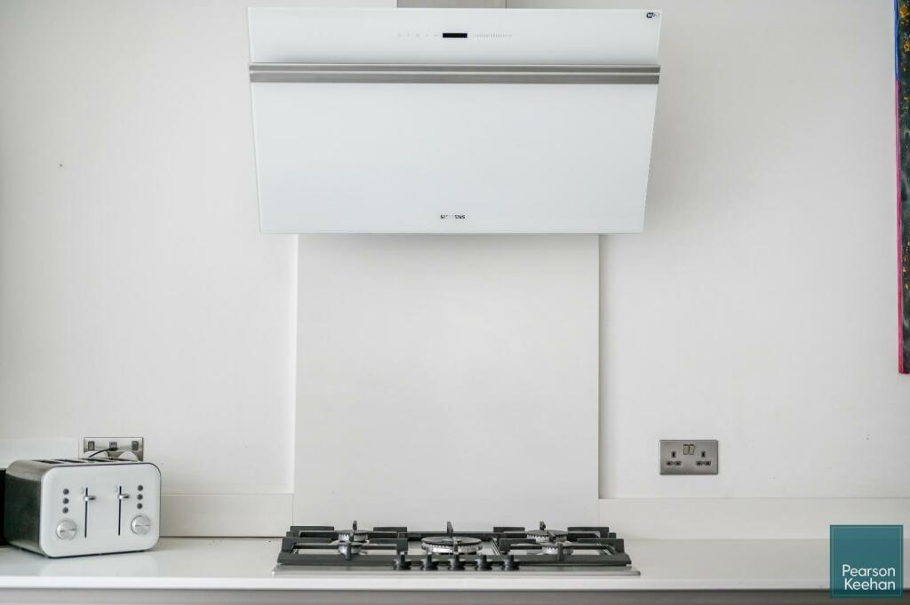 10 Glastonbury Road, BN3 (30).jpg