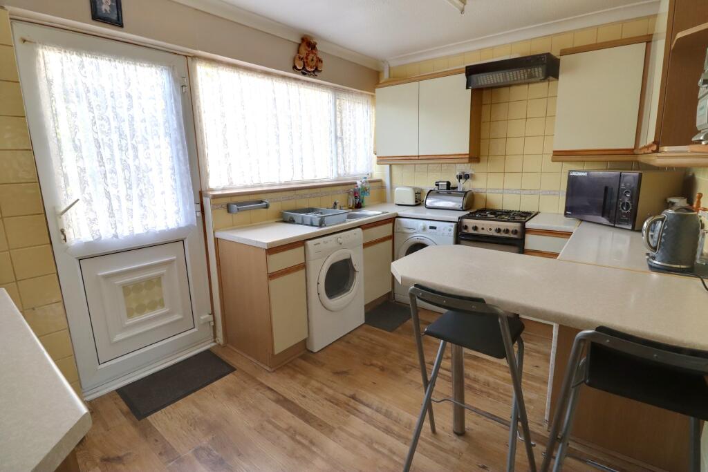 KITCHEN/BREAKFAST ROOM