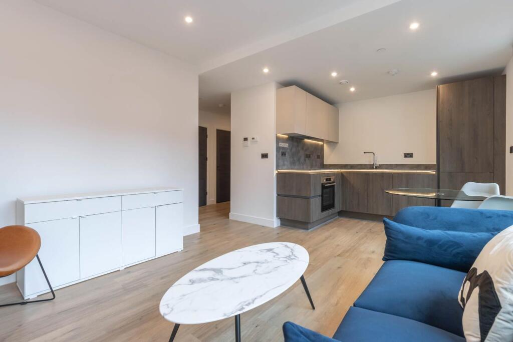 Lounge/Dining Area