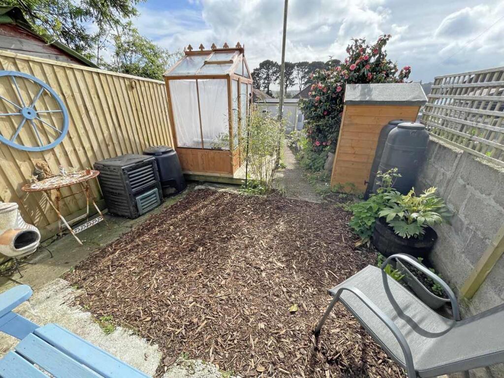 Vicarage Gardens 11 - New Garden 4.jpg