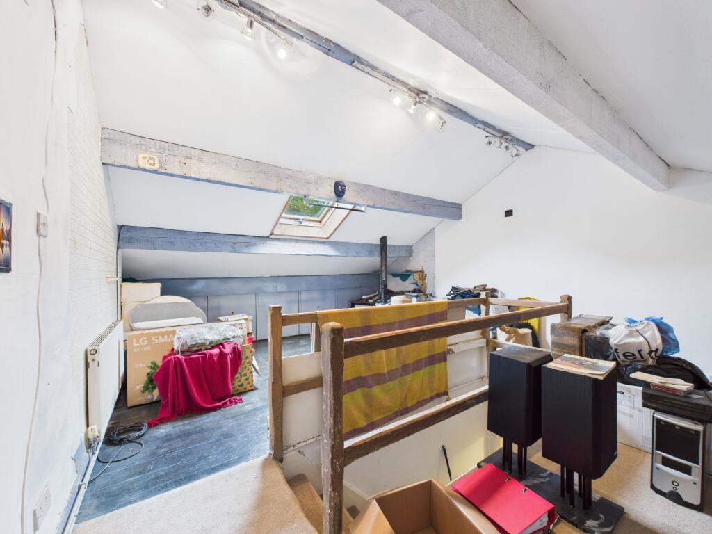 CAM02093G0-PR0056-STILL001