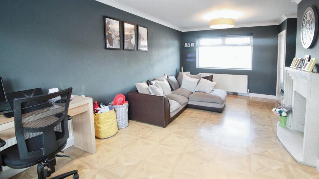 Lounge/Dining Room