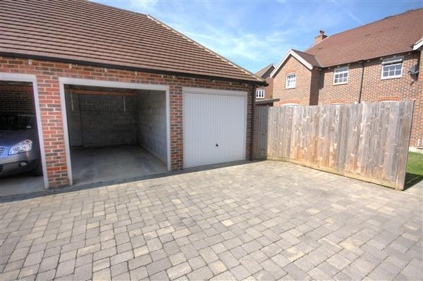 Garage &amp; Car Port &amp; Parking Space