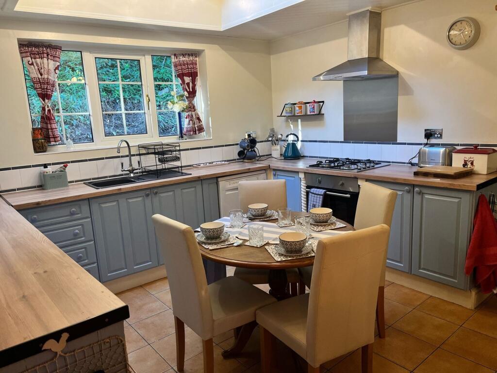 Kitchen / Breakfast Room