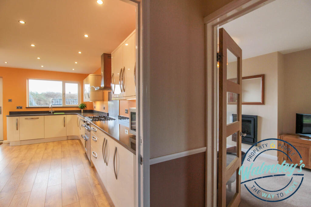 Kitchen &amp; sitting room