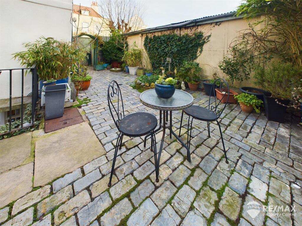 Courtyard.jpg