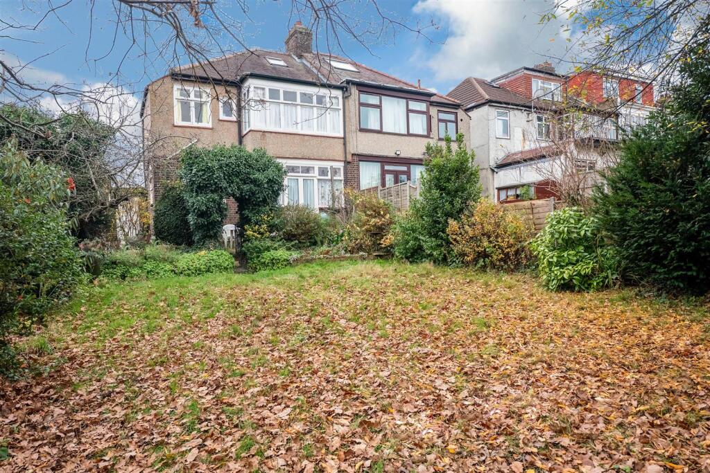 Falmouth Gardens, Ilford