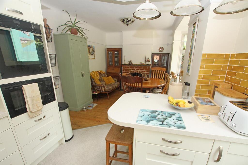 Kitchen living b.jpg