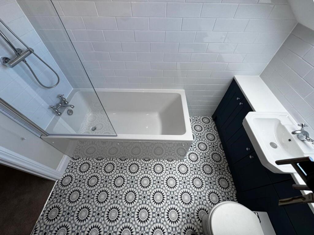 bathroom 2.jpg