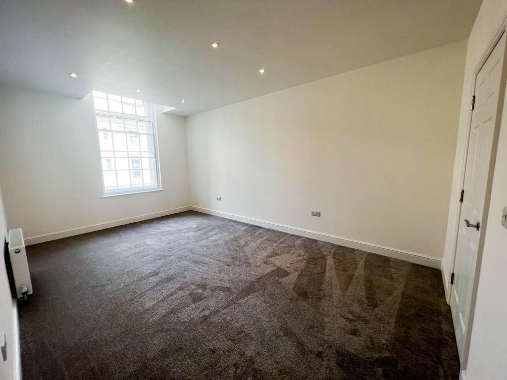 108293_P4838G3721...