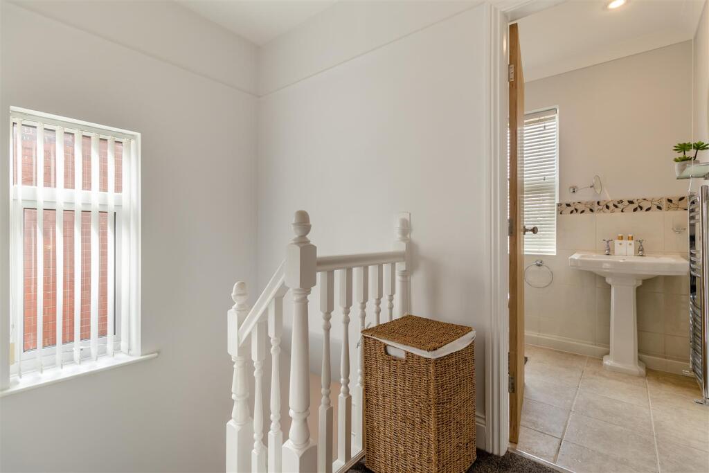 8640908-interior23.jpg
