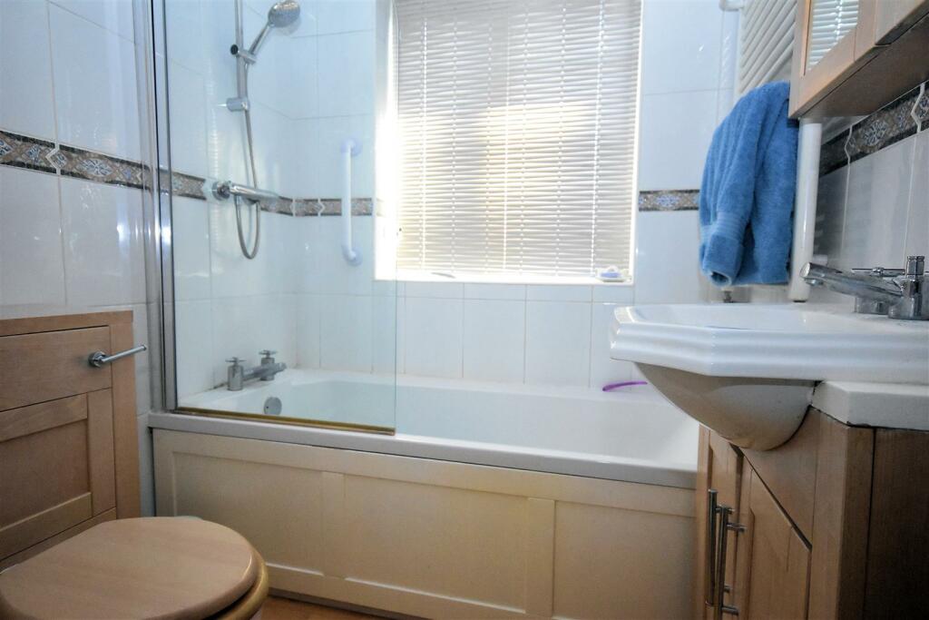 Bathroom.jpg