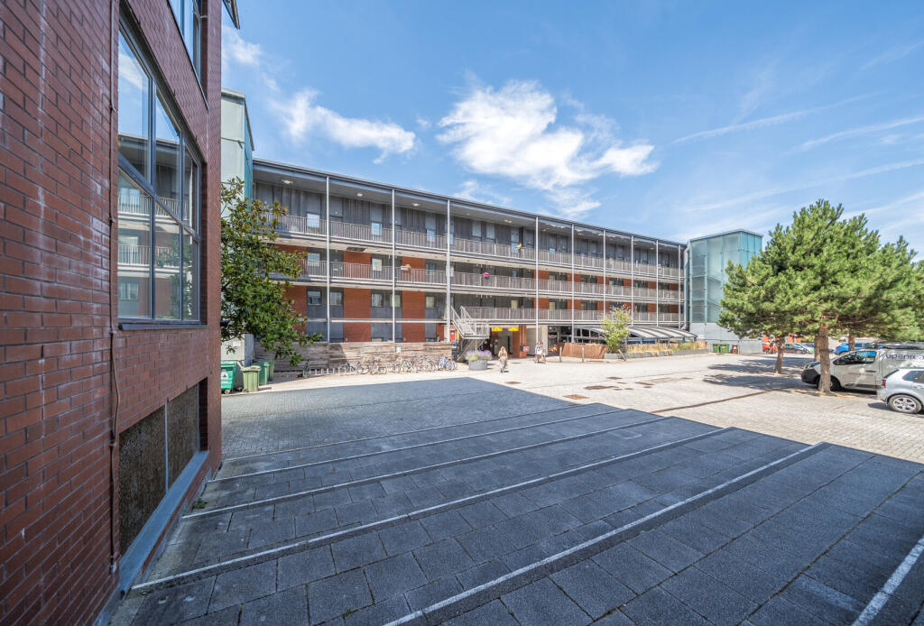 1320634-5-6868fe2...