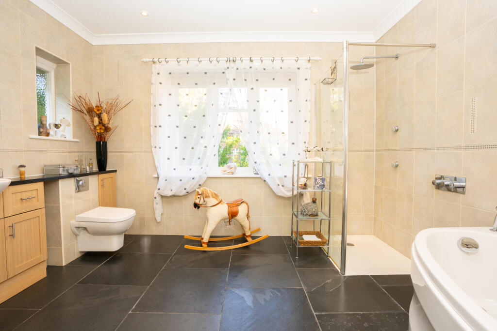 En-Suite Bathroom