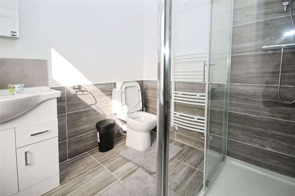 Room 4 Bathroom