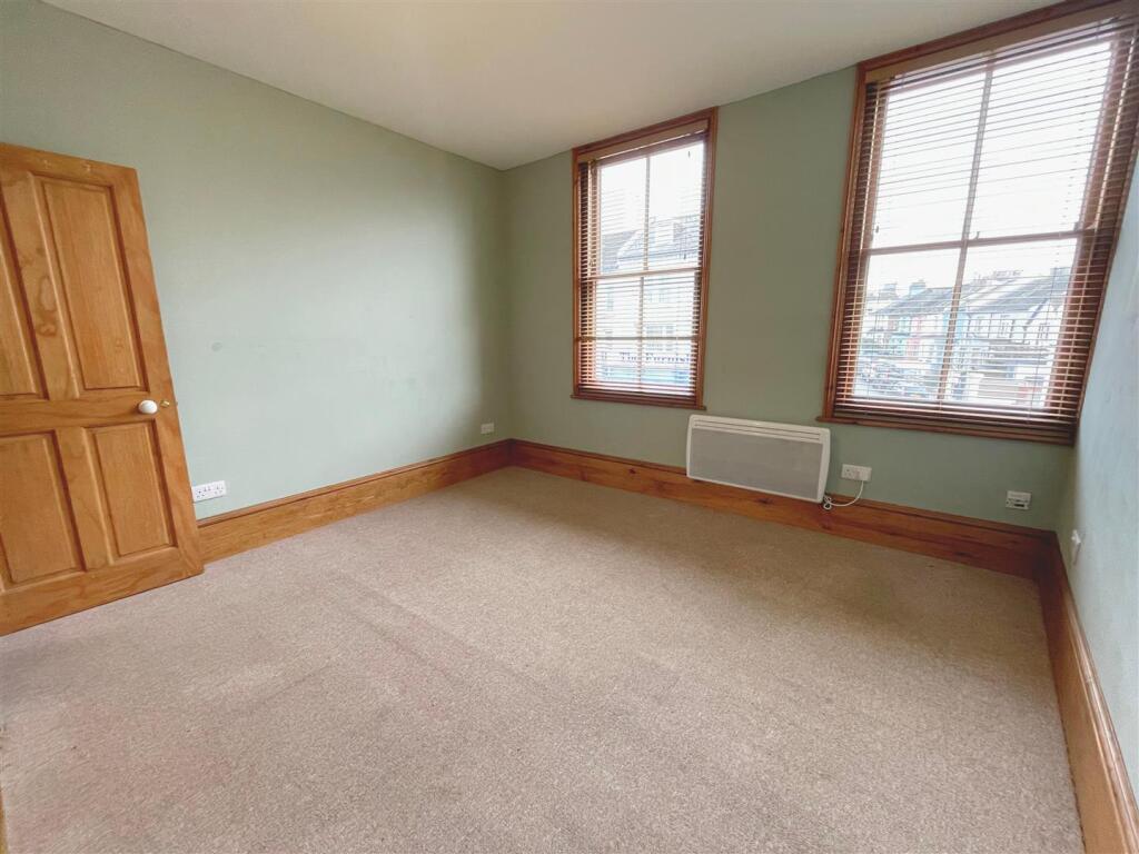 Living Room / Kitchen